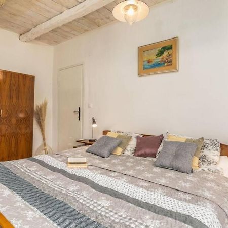 Casa Di Pietra Matelici Βίλα Divšići Εξωτερικό φωτογραφία