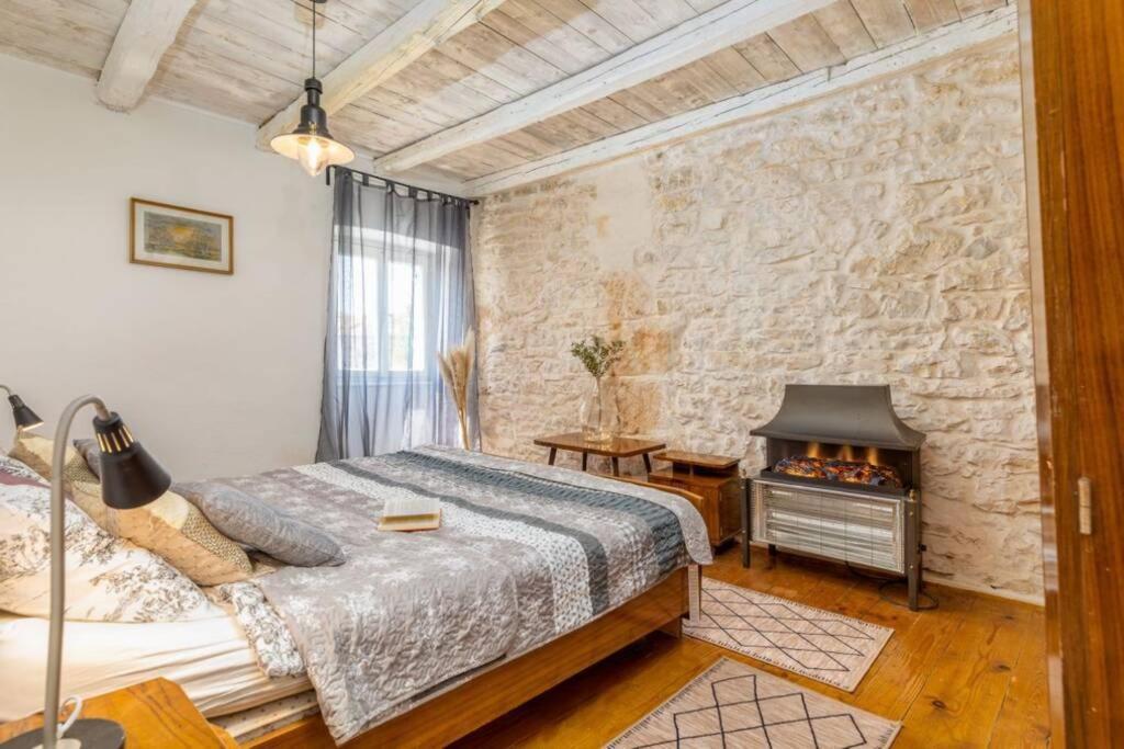 Casa Di Pietra Matelici Βίλα Divšići Εξωτερικό φωτογραφία