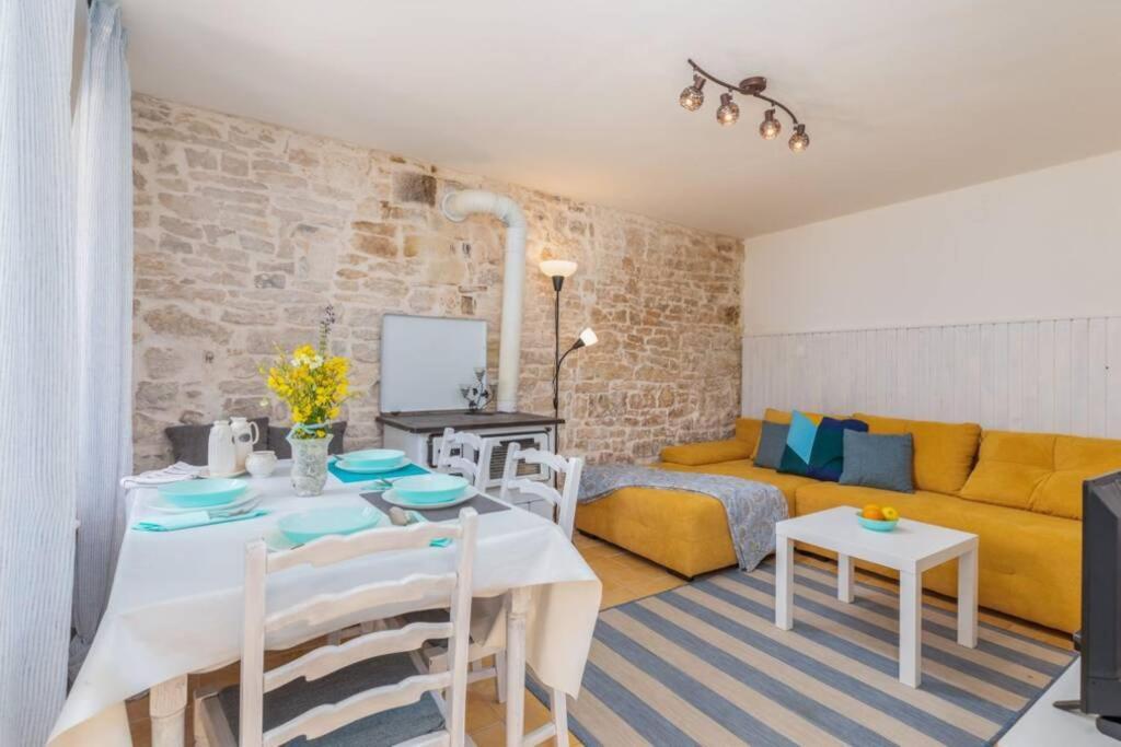 Casa Di Pietra Matelici Βίλα Divšići Εξωτερικό φωτογραφία