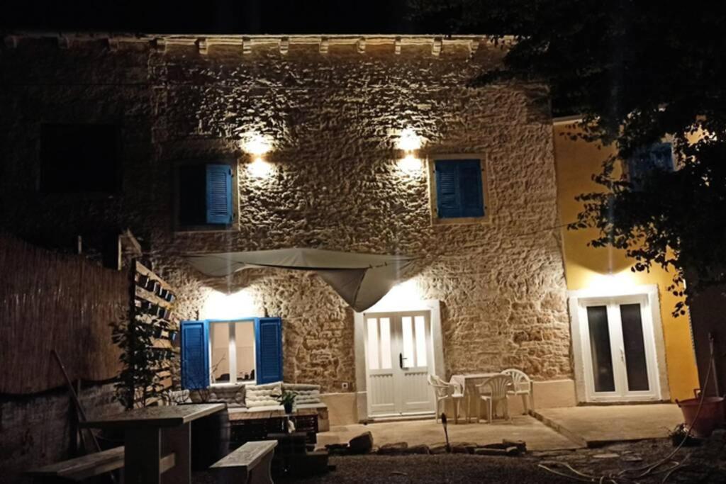 Casa Di Pietra Matelici Βίλα Divšići Εξωτερικό φωτογραφία
