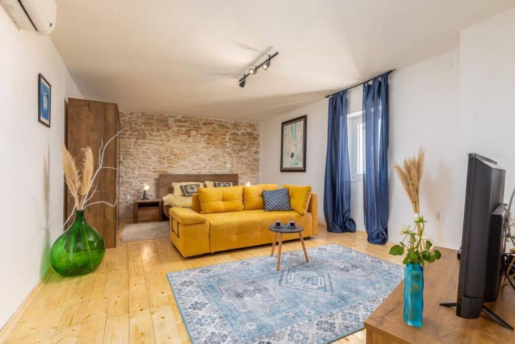 Casa Di Pietra Matelici Βίλα Divšići Εξωτερικό φωτογραφία