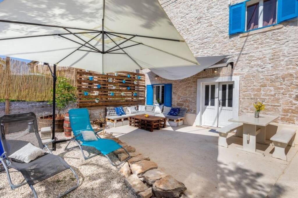 Casa Di Pietra Matelici Βίλα Divšići Εξωτερικό φωτογραφία